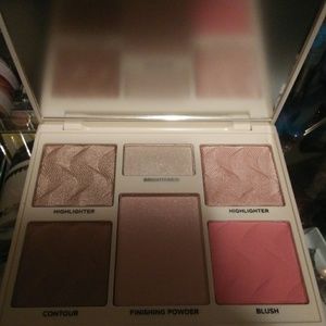 Sold**Fx face palette in shade 'light'